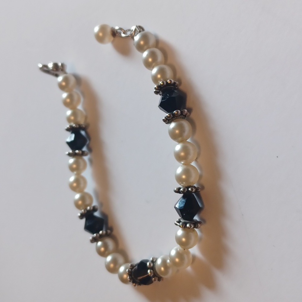 925 HALLMARK BRACELET WITH BLACK CRYSTALS, STERLING SILVER HEART TOGGLE. NEW